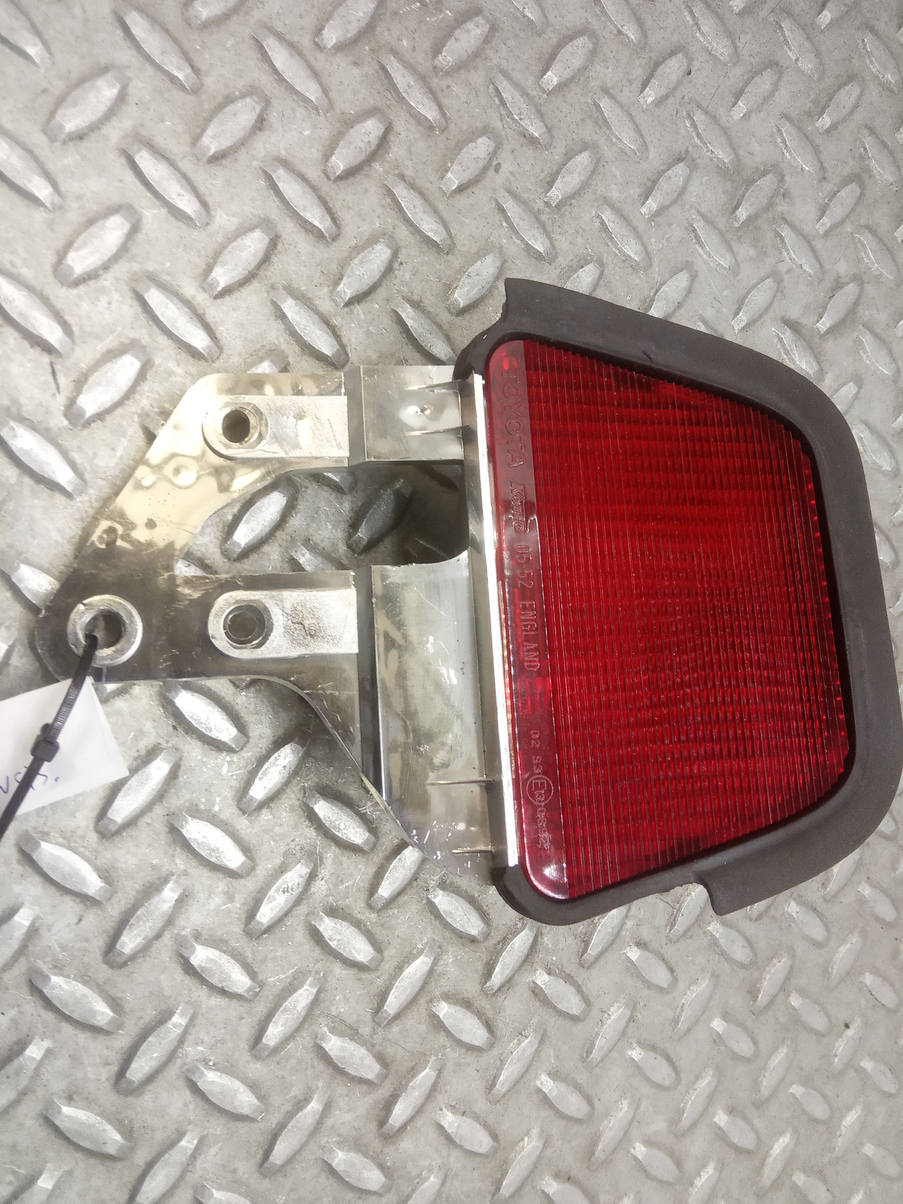 TOYOTA Avensis 2 generation (2002-2009) Rear cover light 23691566