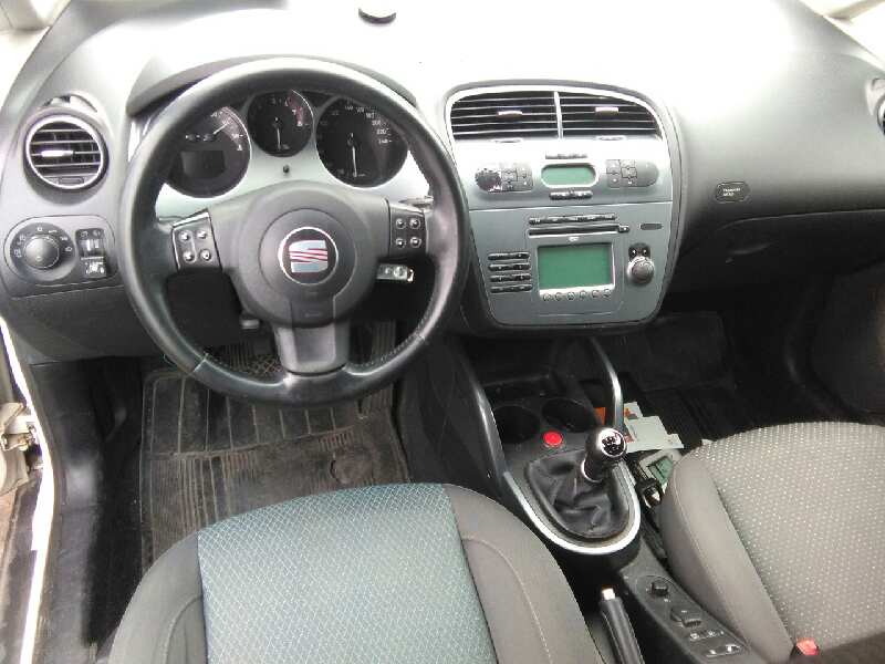 SEAT Toledo 3 generation (2004-2010) Gear Shifting Knob 1K0711049CF 18707024