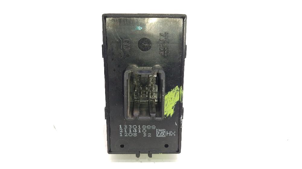 Mando elevalunas trasero izquierdo A17DTR 13301888 de Opel Astra j (p10) 2009-2015 125 CV - pieza usada