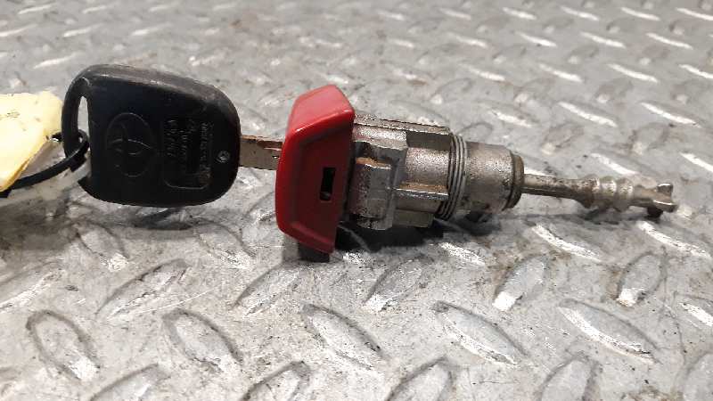 Bombín puerta delantera izquierda 1ND-TV de Toyota Yaris (_p9_) 2005-2012 90 CV - pieza usada