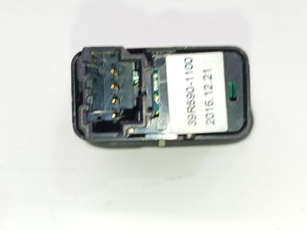 Pulsador porton trasero D4FD 39R5901100 de Hyundai I40 (vf) 2012-2019 116 CV con 362018 km - pieza usada