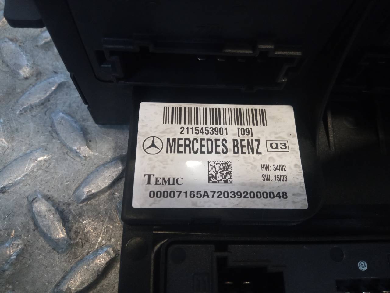 MERCEDES-BENZ E-Class W211/S211 (2002-2009) Fuse Box 2115453901 20991569