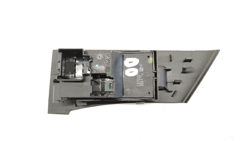 Mando elevalunas delantero derecho A 20 DTR 13301888 de Opel Astra j gtc 2012-2015 194 CV con 204760 km - pieza usada