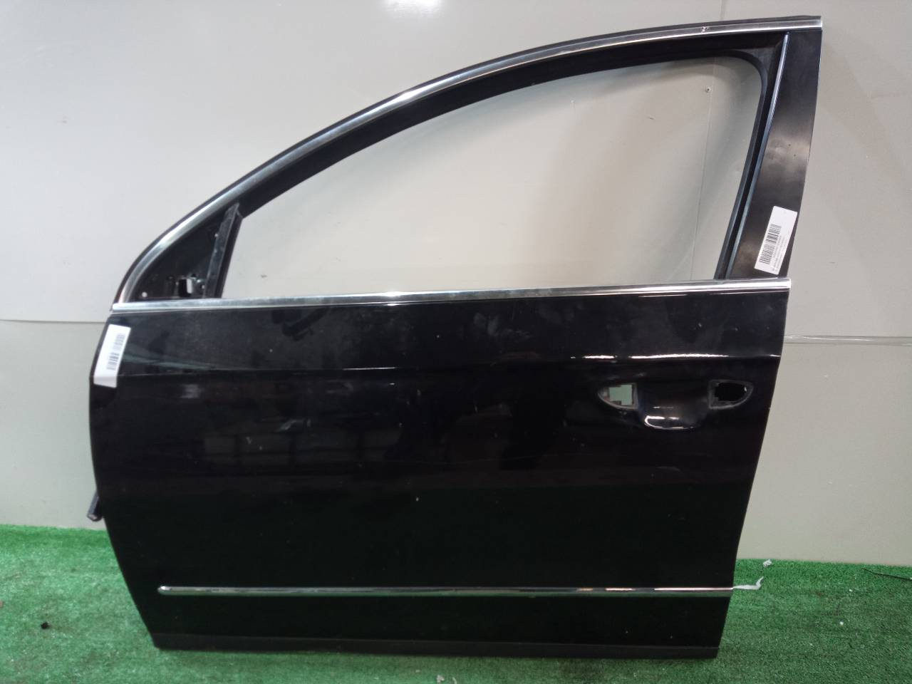 VOLKSWAGEN Passat B6 (2005-2010) Front Left Door 3C4831055J 25322905