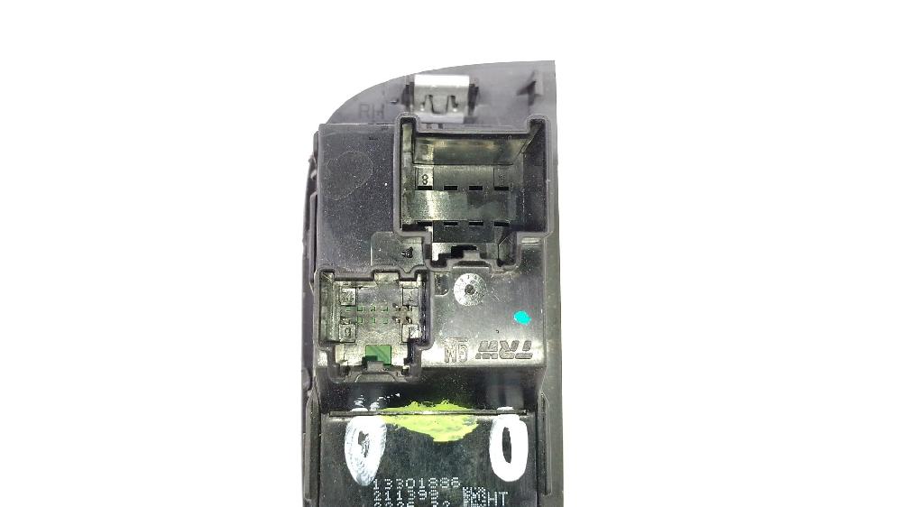 Mando elevalunas delantero derecho A 20 DT,Y 20 DTJ,Z 20 DTJ 13301886 de Opel Zafira tourer c van (p12) 2011-0 131 CV con 197877 km - pieza usada