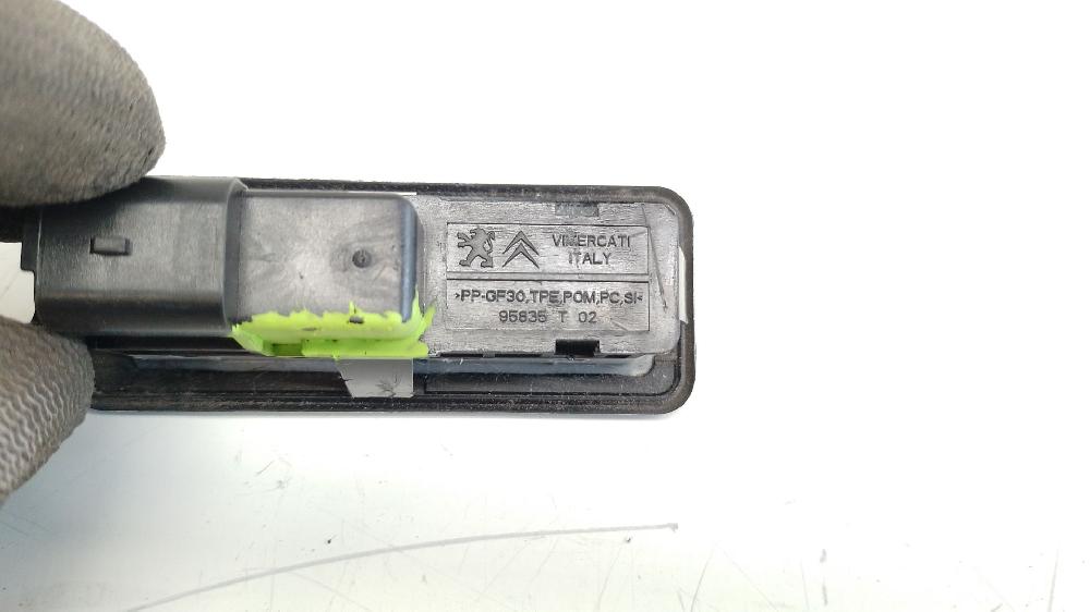 Maneta exterior porton HNS (EB2ADTS) 9827560380 de Peugeot 2008 ii (ud_, us_, uy_, uk_) 2019-0 130 CV - pieza usada