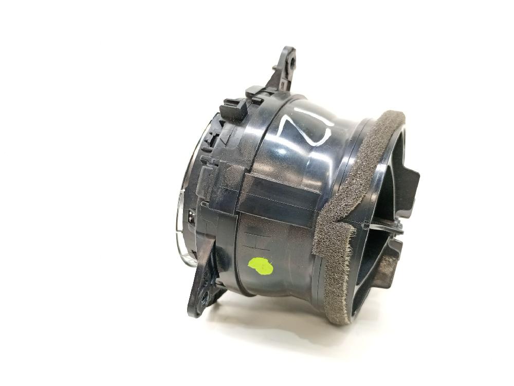 Aireador izquierdo 2ZR-FXE 5556862280 de Toyota Auris (_e15_) 2007-2012 136 CV con 130199 km - pieza usada