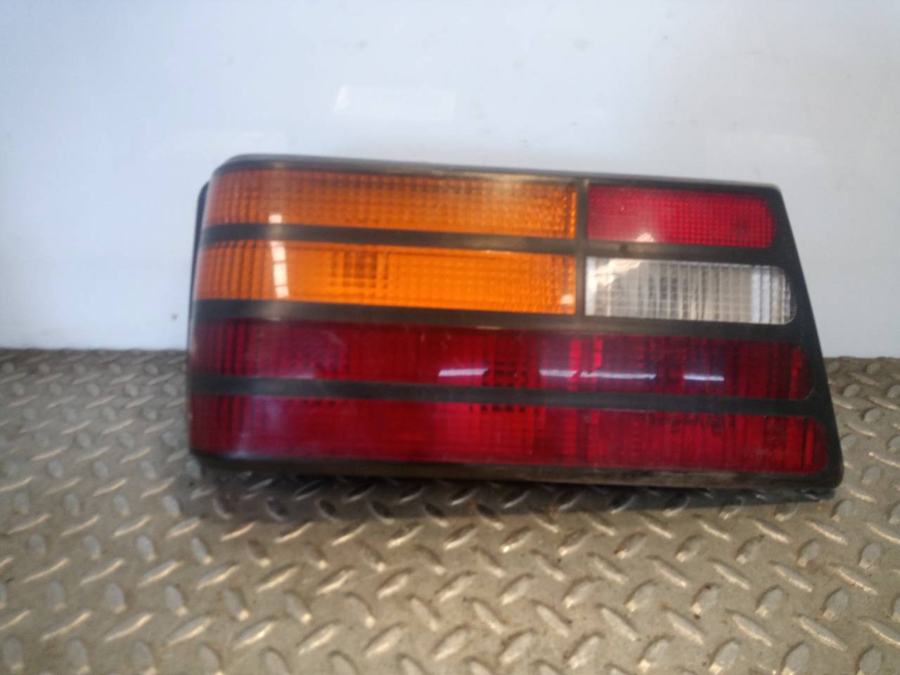 FORD Orion 3 generation (1990-1993) Rear Left Taillight 23701184