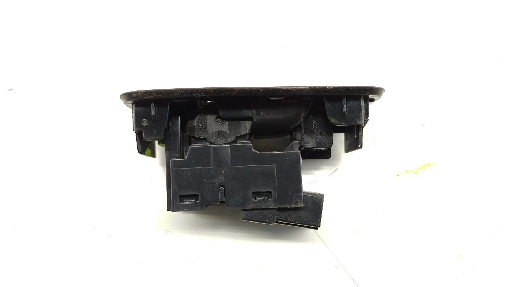 Mando elevalunas trasero izquierdo D 4204 T13,D 4204 T8 31394840 de Volvo V40 cross country (526) 2012-2015 120 CV con 194182 km - pieza usada