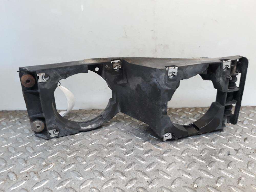 Moldura faro 1492257 de Scania Serie 3 (r 143-500 ic euro2) 1995-0 500 CV con 1 km - pieza usada