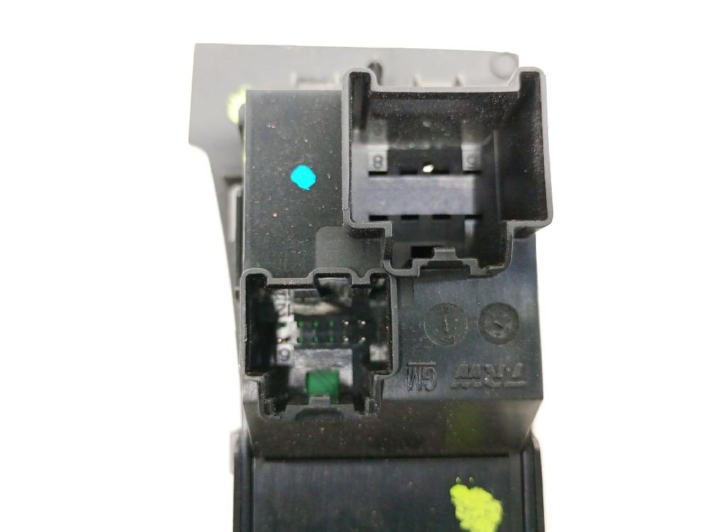 Mando elevalunas delantero derecho B 16 DTL 13301886 de Opel Astra j (p10) 2009-2015 110 CV con 148683 km - pieza usada