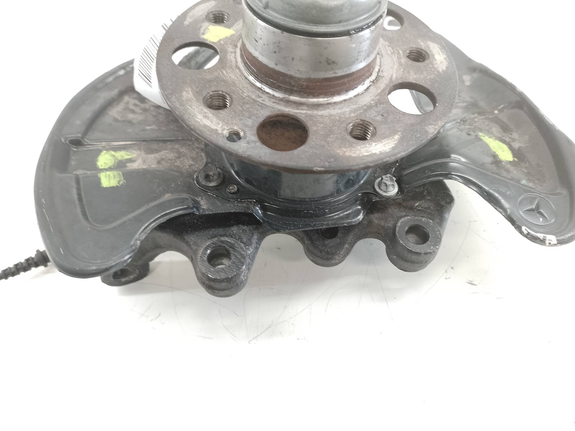 MERCEDES-BENZ C-Class W203/S203/CL203 (2000-2008) Front Right Wheel Hub A2043320201 25712327