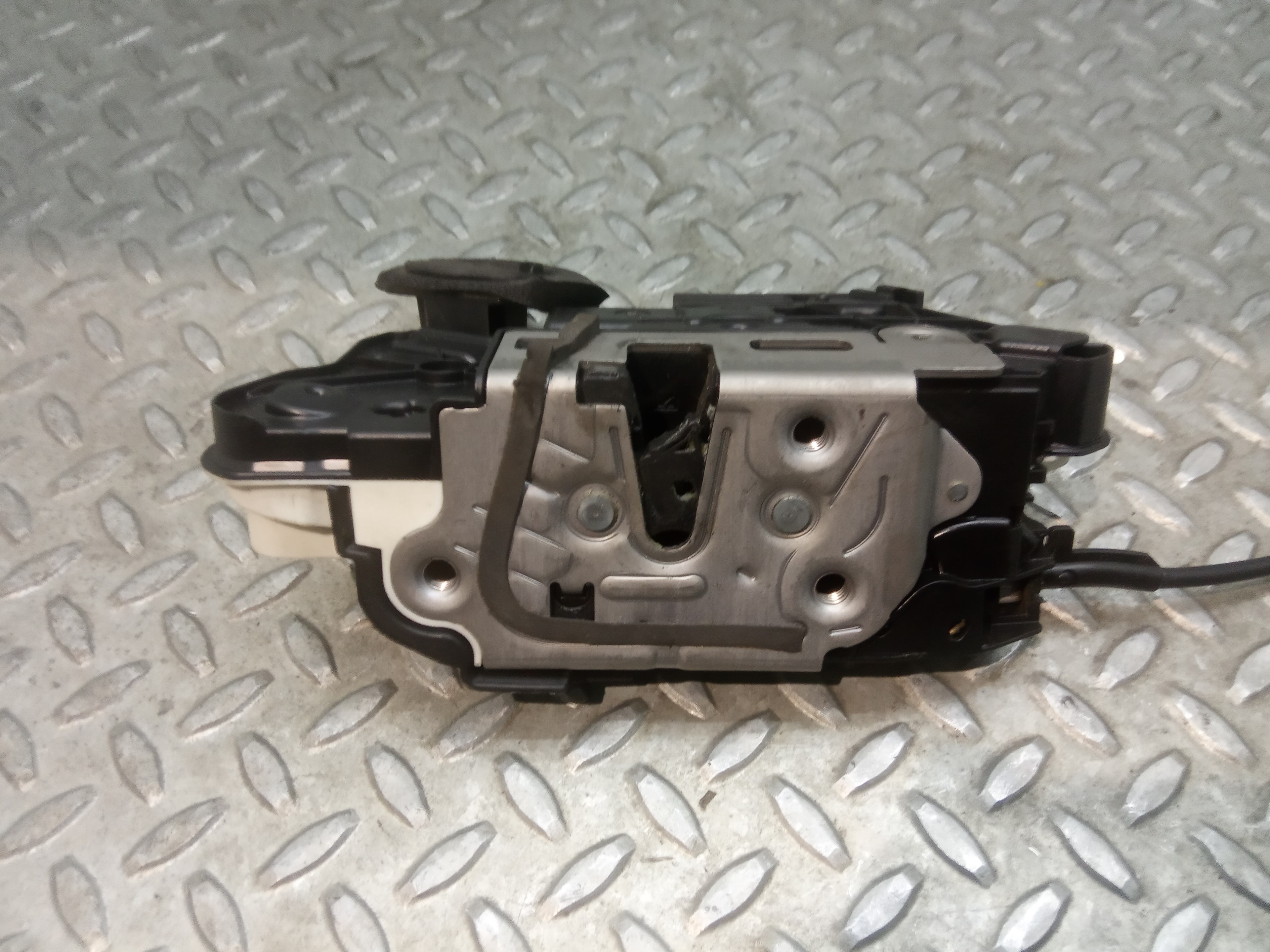 SEAT Leon 3 generation (2012-2020) Front Left Door Lock 5K1837015J 23689909