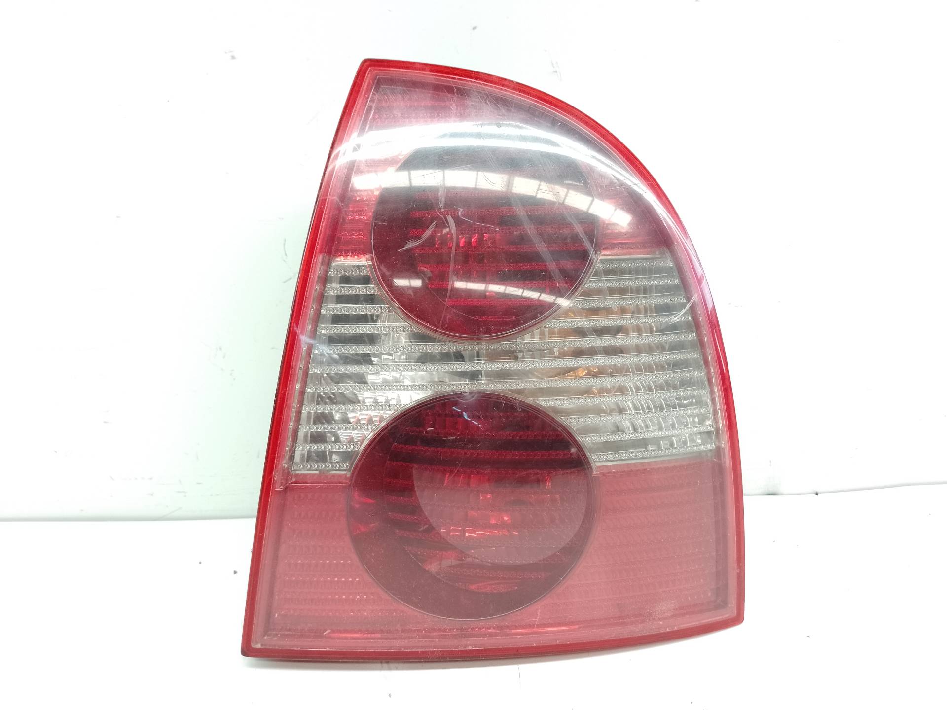 VOLKSWAGEN Passat Variant 1 generation (2010-2024) Rear Right Taillight Lamp 1J6945096R 25754789