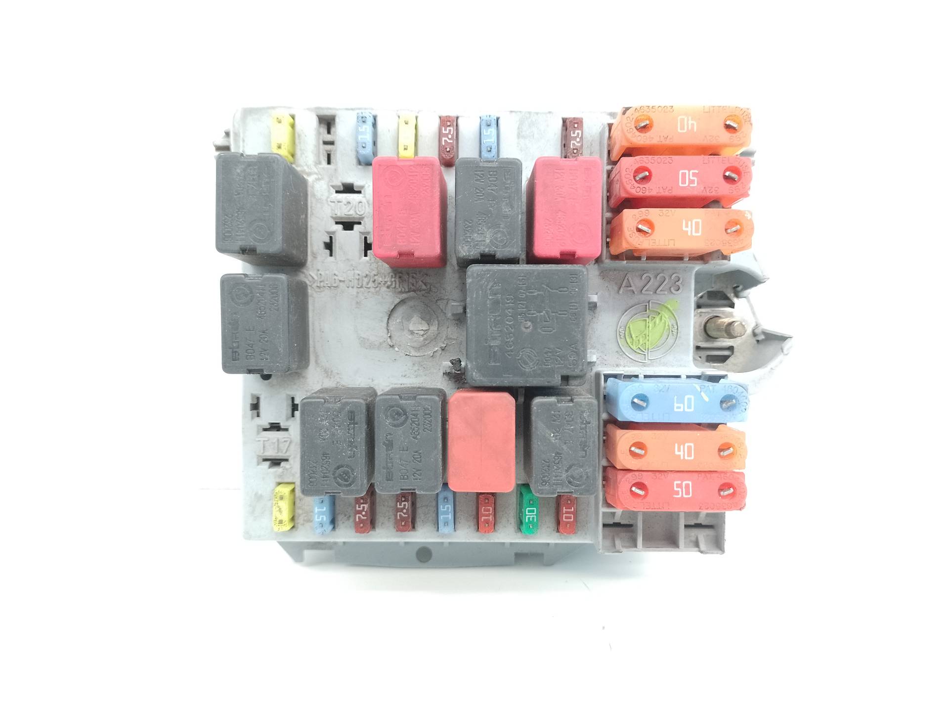 NISSAN Fuse Box 51742420 25740442