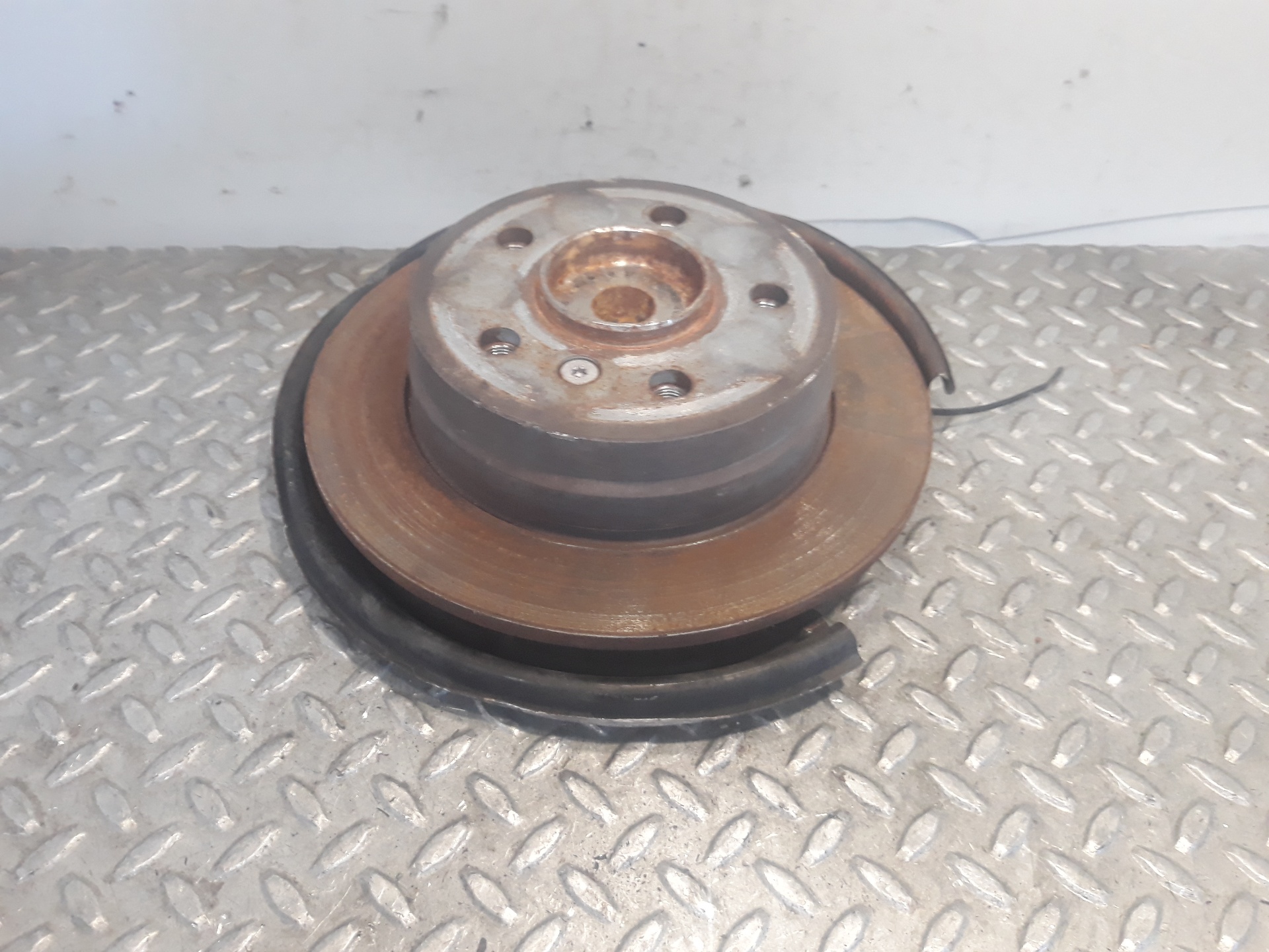 MERCEDES-BENZ B-Class W245 (2005-2011) Rear Left Wheel Hub 23320466