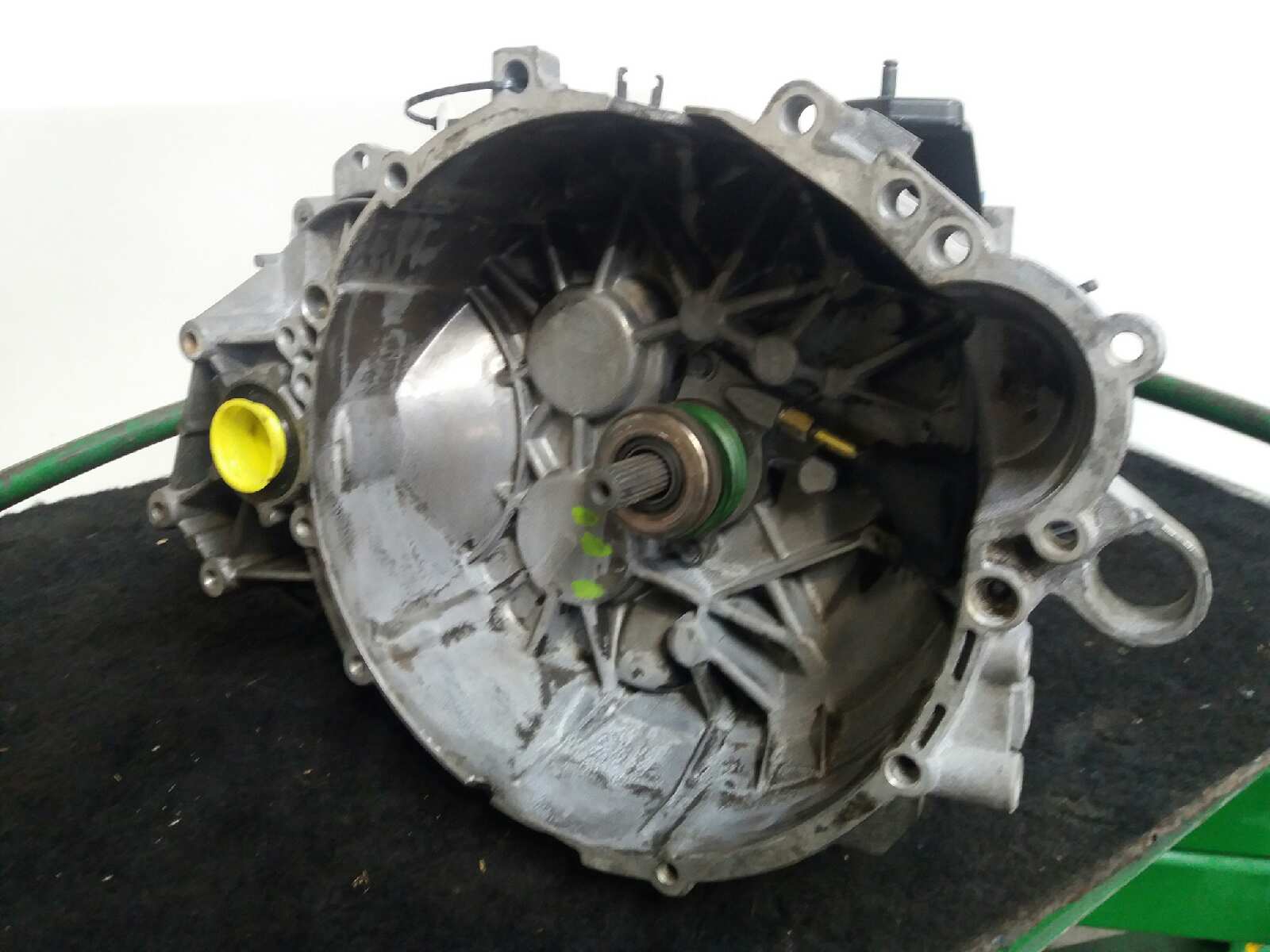 VOLVO V40 1 generation (1996-2004) Gearbox 01023712 18516436