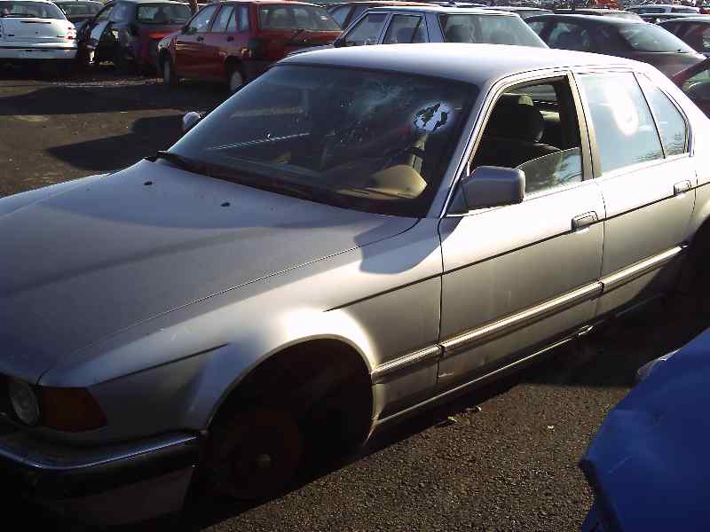 BMW 7 Series E32 (1986-1994) Priekinės radiatoriaus grotelės 18368435