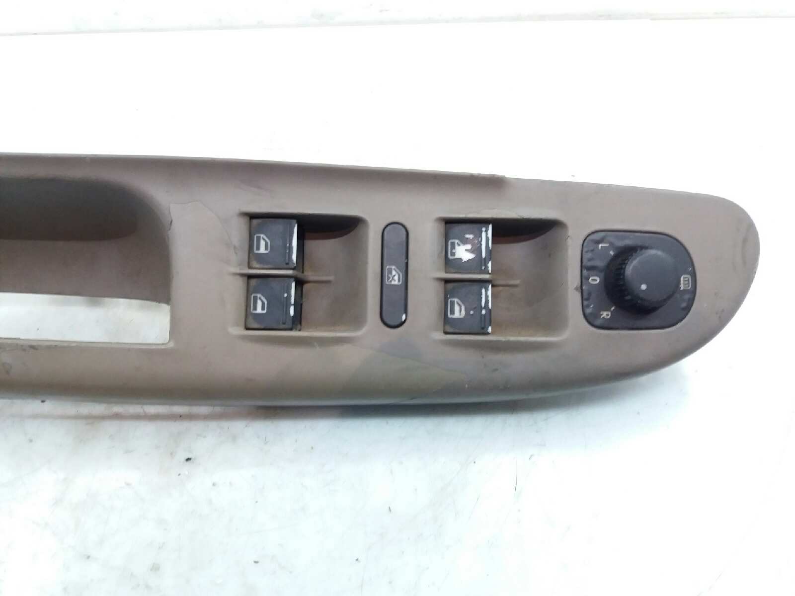 VOLKSWAGEN Passat B6 (2005-2010) Commutateur de fenêtre de porte avant gauche 23673159