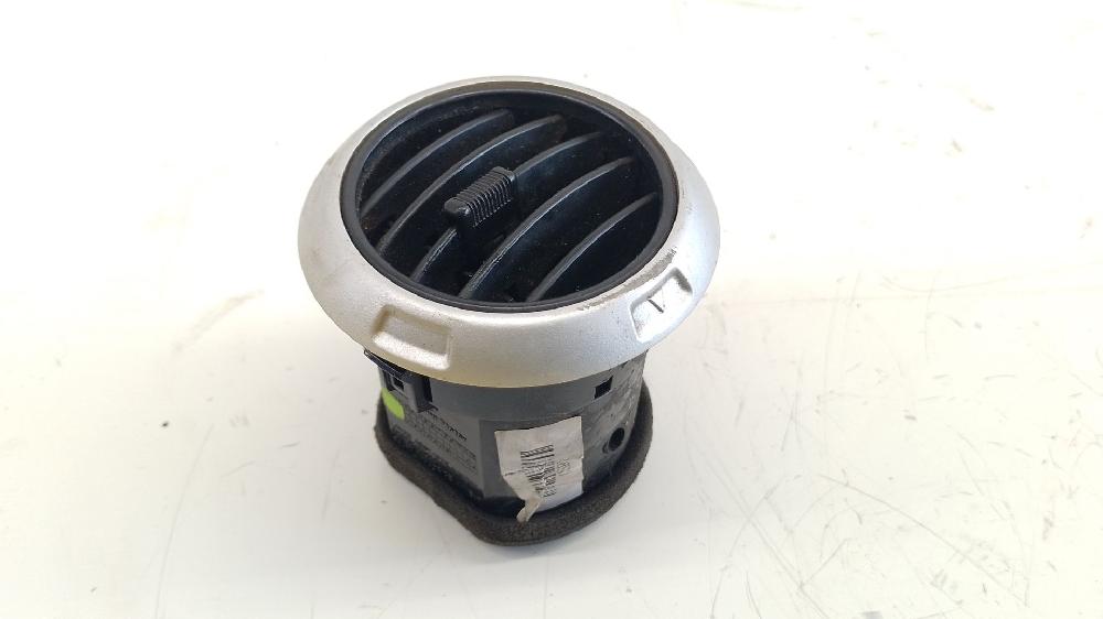 Carcasa aireador trasero central D20DT 6962031000 de Ssangyong Actyon i 2006-2012 141 CV - pieza usada