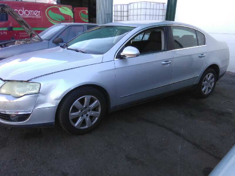 VOLKSWAGEN Passat B6 (2005-2010) Galinių dešinių durų stiklo pakelėjas 3C5839462J 18733887