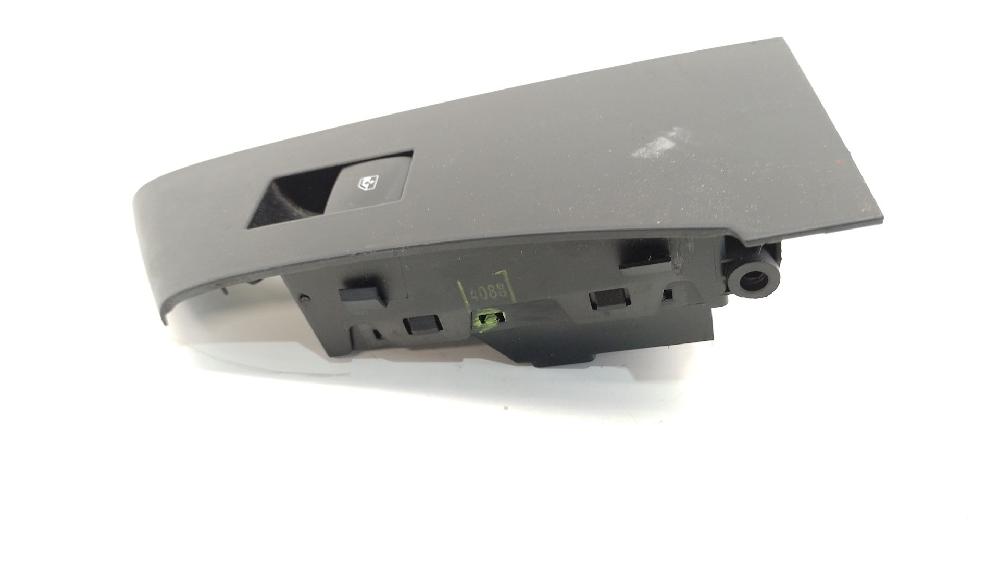 Mando elevalunas delantero derecho A 20 DTR 13301888 de Opel Astra j gtc 2012-2015 194 CV con 204760 km - pieza usada