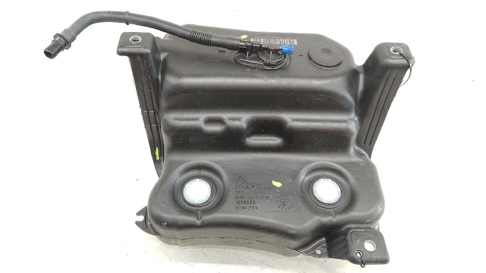 Deposito aditivo fap/adblue CZDA,CZEA 3Q0131877F de Volkswagen Passat b8 (3g2, cb2) 2014-2026 150 CV - pieza usada