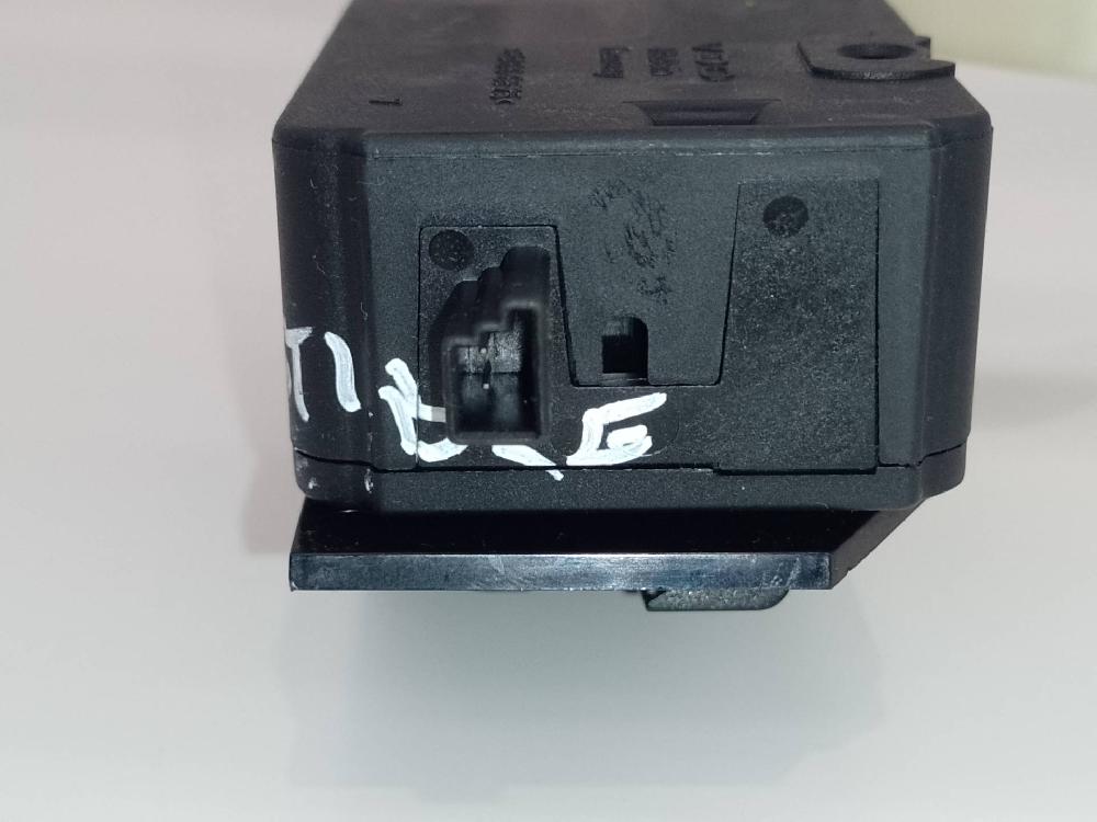 Motor cierre tapa gasoil W10B16A 7127872A102 de Bmw Mini (r50, r53) 2001-2006 116 CV con 1 km - pieza usada