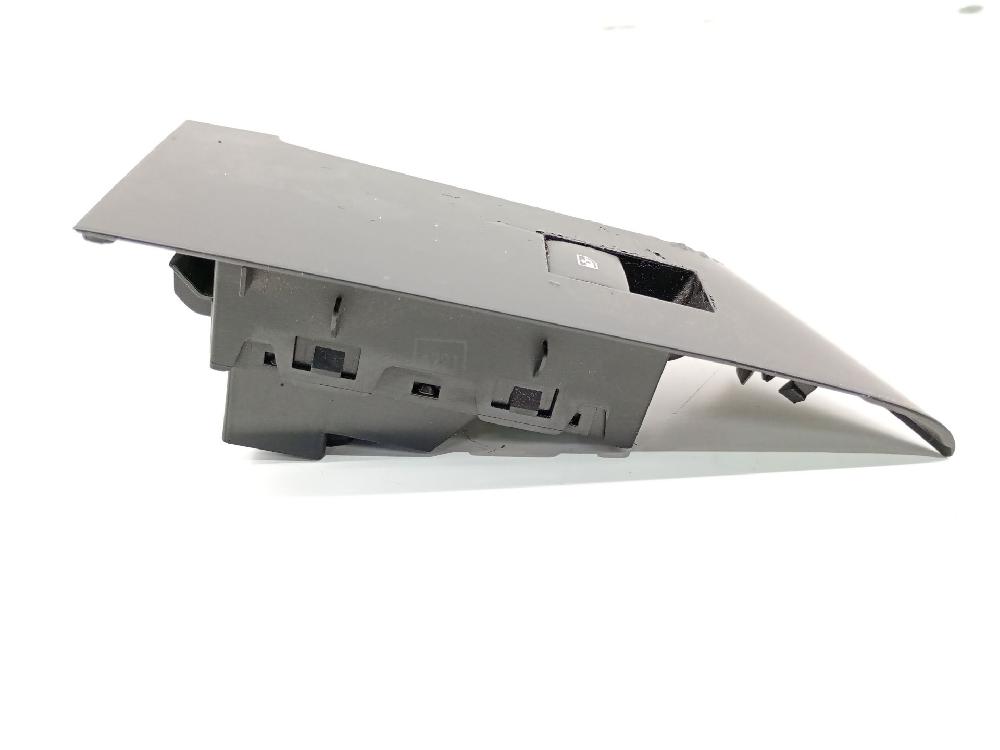 Mando elevalunas delantero derecho B 16 DTL 13301886 de Opel Astra j (p10) 2009-2015 110 CV con 148683 km - pieza usada