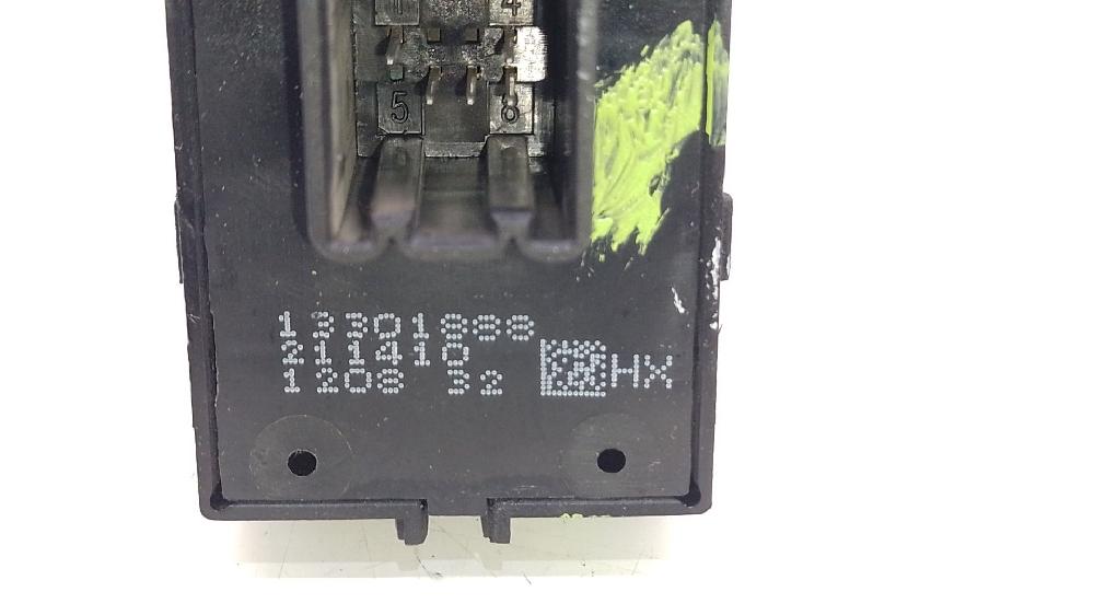 Mando elevalunas trasero izquierdo A17DTR 13301888 de Opel Astra j (p10) 2009-2015 125 CV - pieza usada