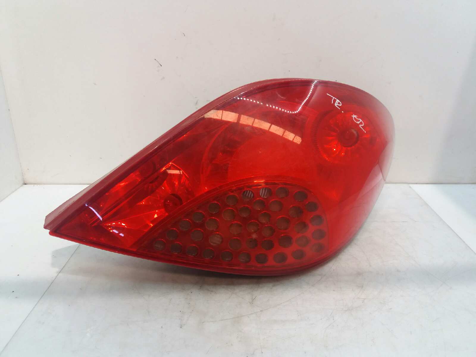 PEUGEOT 207 1 generation (2006-2009) Rear Right Taillight Lamp 6351Y7 18669815