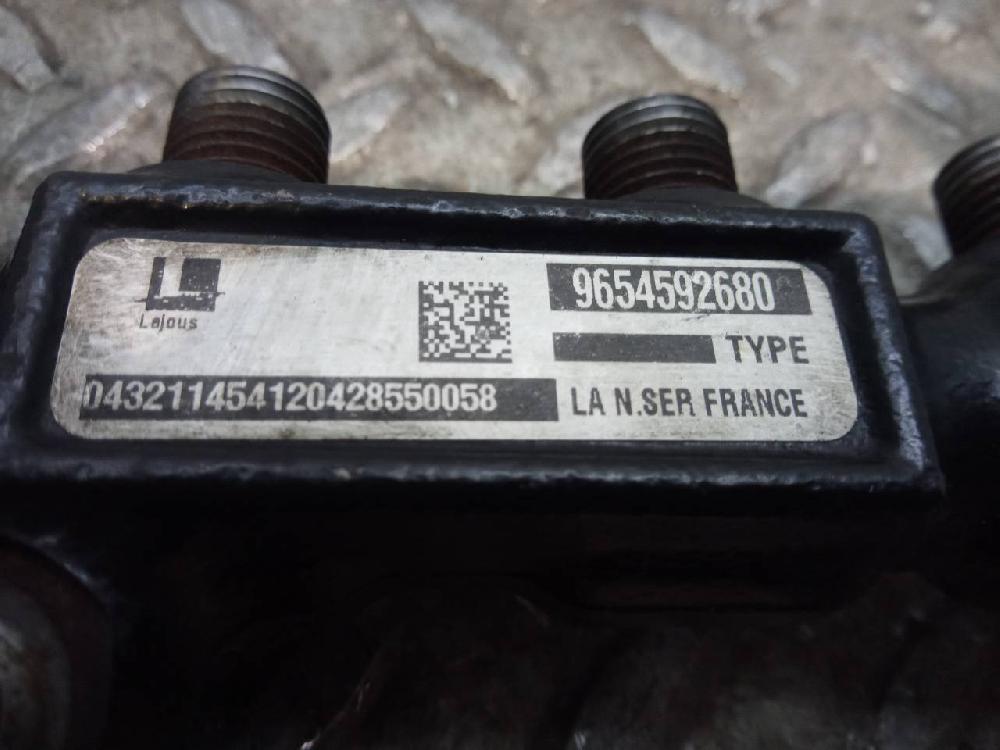 Rampa inyectora 9HZ 9654592680 de Peugeot 407 2004-2011 109 CV con 1 km - pieza usada