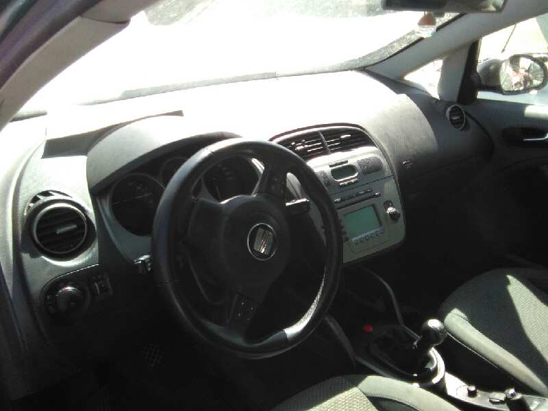 SEAT Toledo 3 generation (2004-2010) Стеклоподъемник передней левой двери 5P0837461 18701520