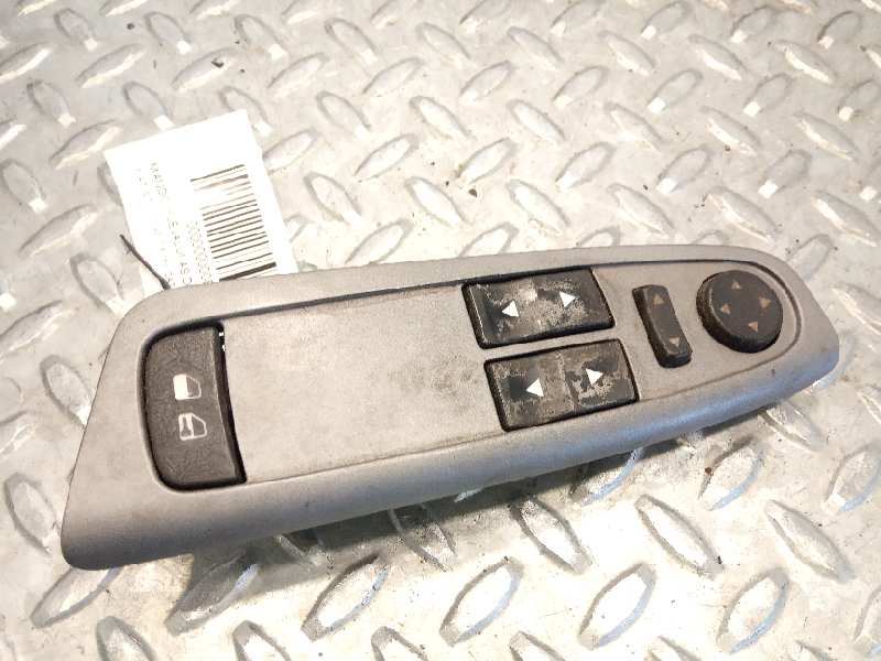 FIAT Stilo 1 generation (2001-2010) Кнопка стеклоподъемника передней левой двери B569 23679396