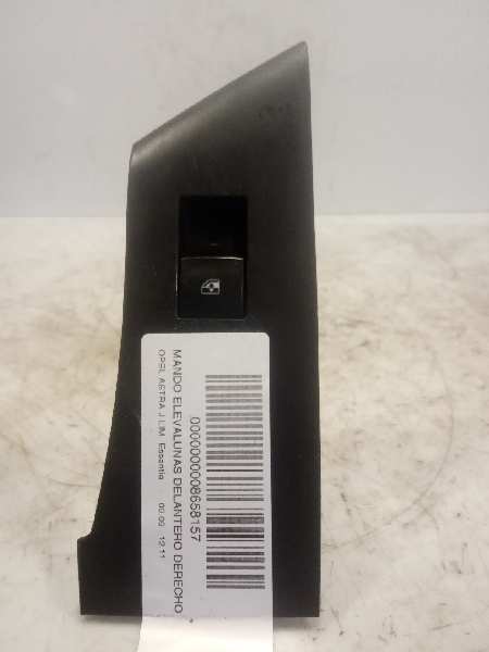 Mando elevalunas delantero derecho A13DTE 13301886 de Opel Astra j lim. 2009-2015 95 CV con 91735 km