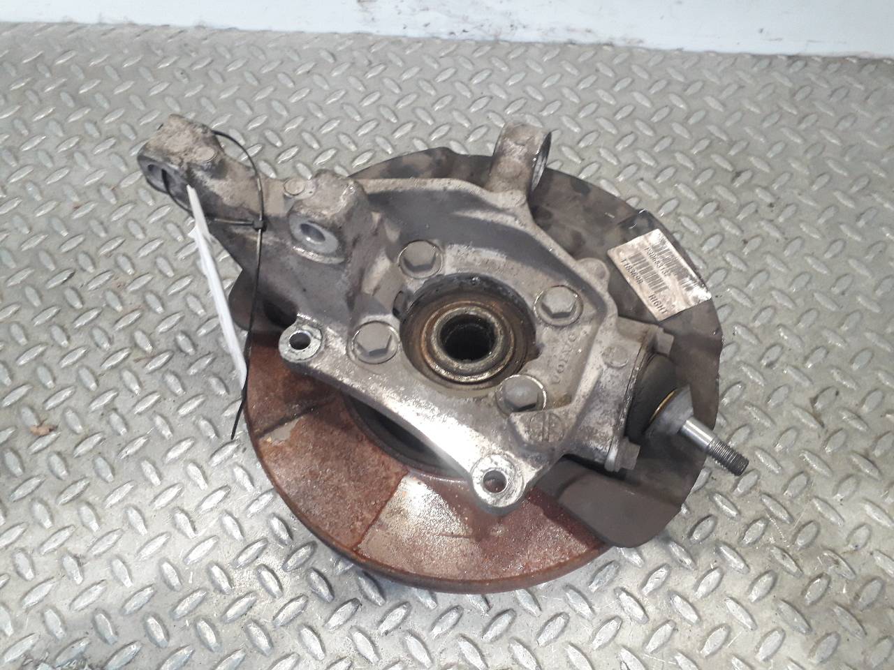 VOLVO S60 1 generation (2000-2009) Front Right Wheel Hub P30683132 23693800