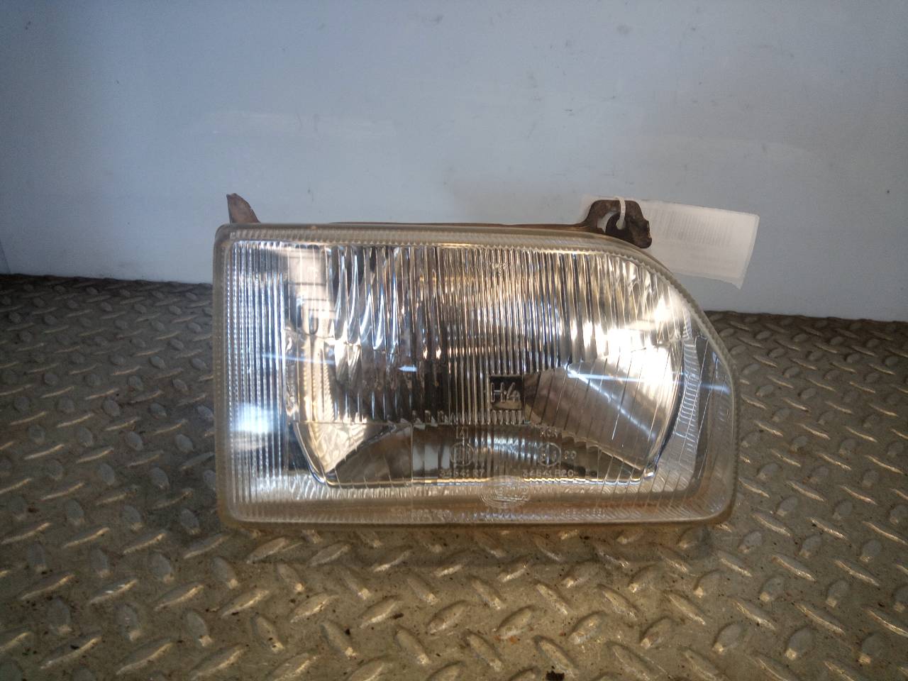 FORD Orion 3 generation (1990-1993) Front Right Headlight 23701136