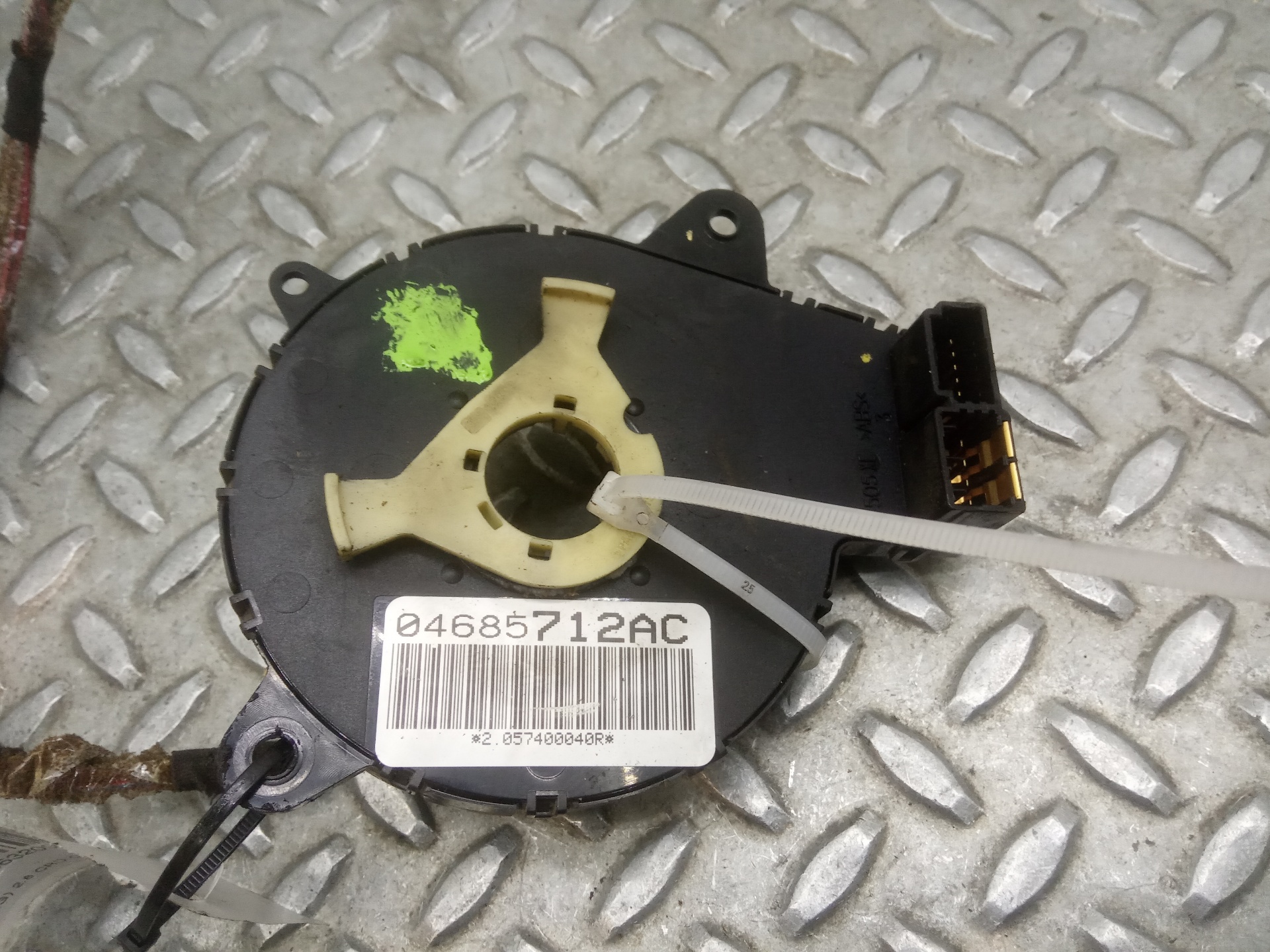 CHRYSLER Voyager 4 generation (2001-2007) Steering Wheel Slip Ring Squib 04685712AC, 04685712AC 23691716