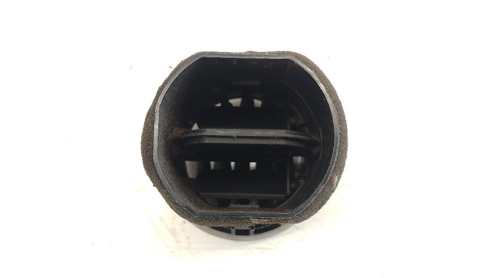 Carcasa aireador trasero central D20DT 6962031000 de Ssangyong Actyon i 2006-2012 141 CV - pieza usada