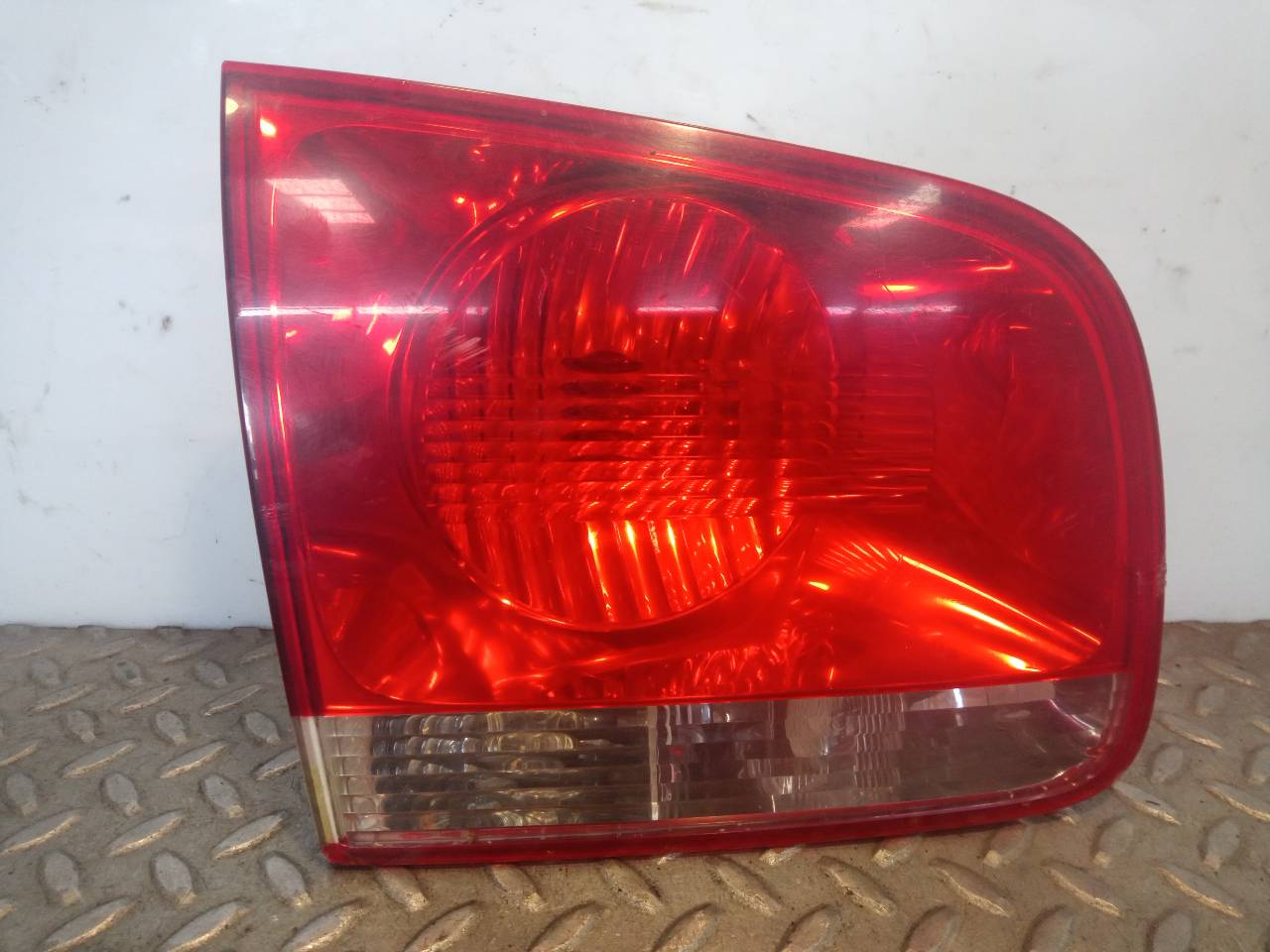 VOLKSWAGEN Touareg 1 generation (2002-2010) Rear Left Taillight 28269003 23702343