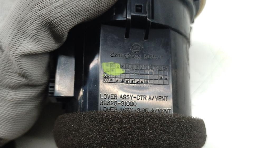 Aireador derecho D20DT 6962031000 de Ssangyong Actyon i 2006-2012 141 CV - pieza usada