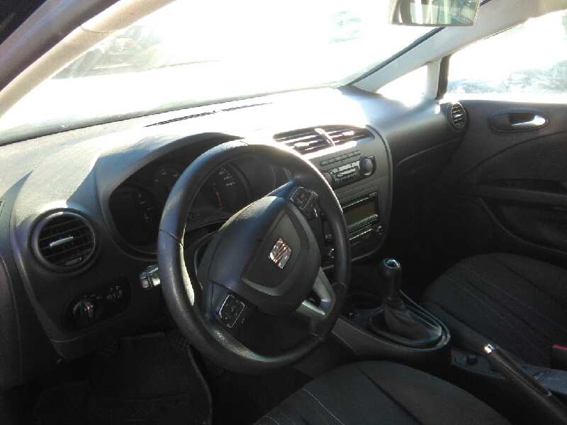 SEAT Leon 2 generation (2005-2012) Priekinių dešinių durų stiklo pakelėjas 1P0837462A 18683006
