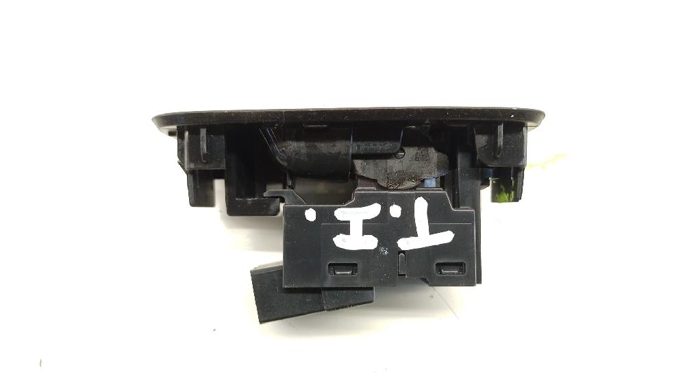 Mando elevalunas trasero izquierdo D 4204 T13,D 4204 T8 31394840 de Volvo V40 cross country (526) 2012-2015 120 CV con 194182 km - pieza usada