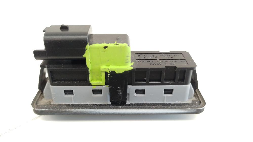 Maneta exterior porton HNS (EB2ADTS) 9827560380 de Peugeot 2008 ii (ud_, us_, uy_, uk_) 2019-0 130 CV - pieza usada