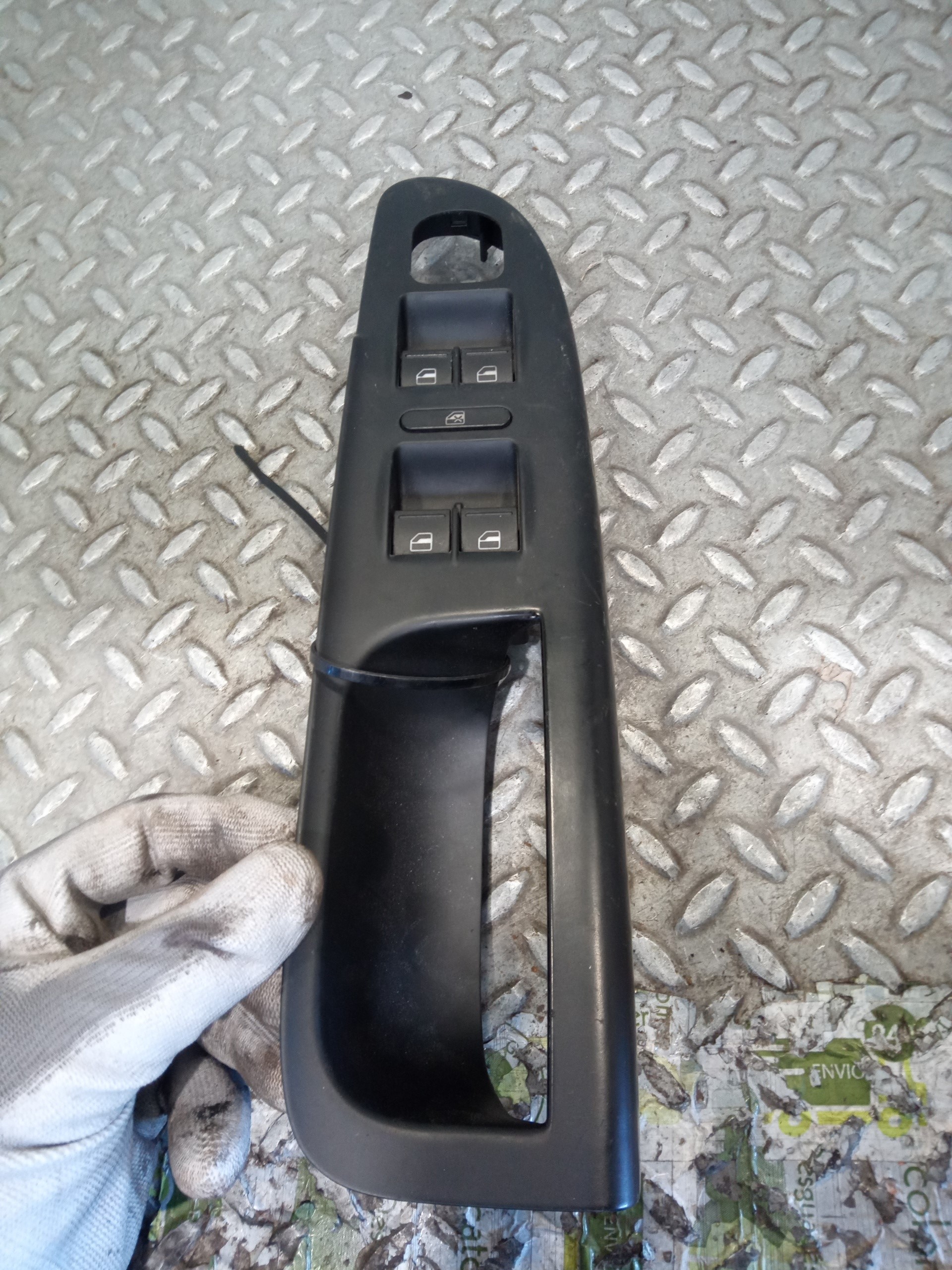 VOLKSWAGEN Passat B6 (2005-2010) Commutateur de fenêtre de porte avant gauche 23702596