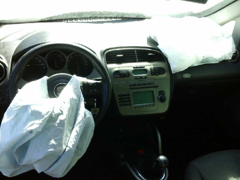 SEAT Toledo 3 generation (2004-2010) Вентиляционные отверстия в приборной панели 24833347