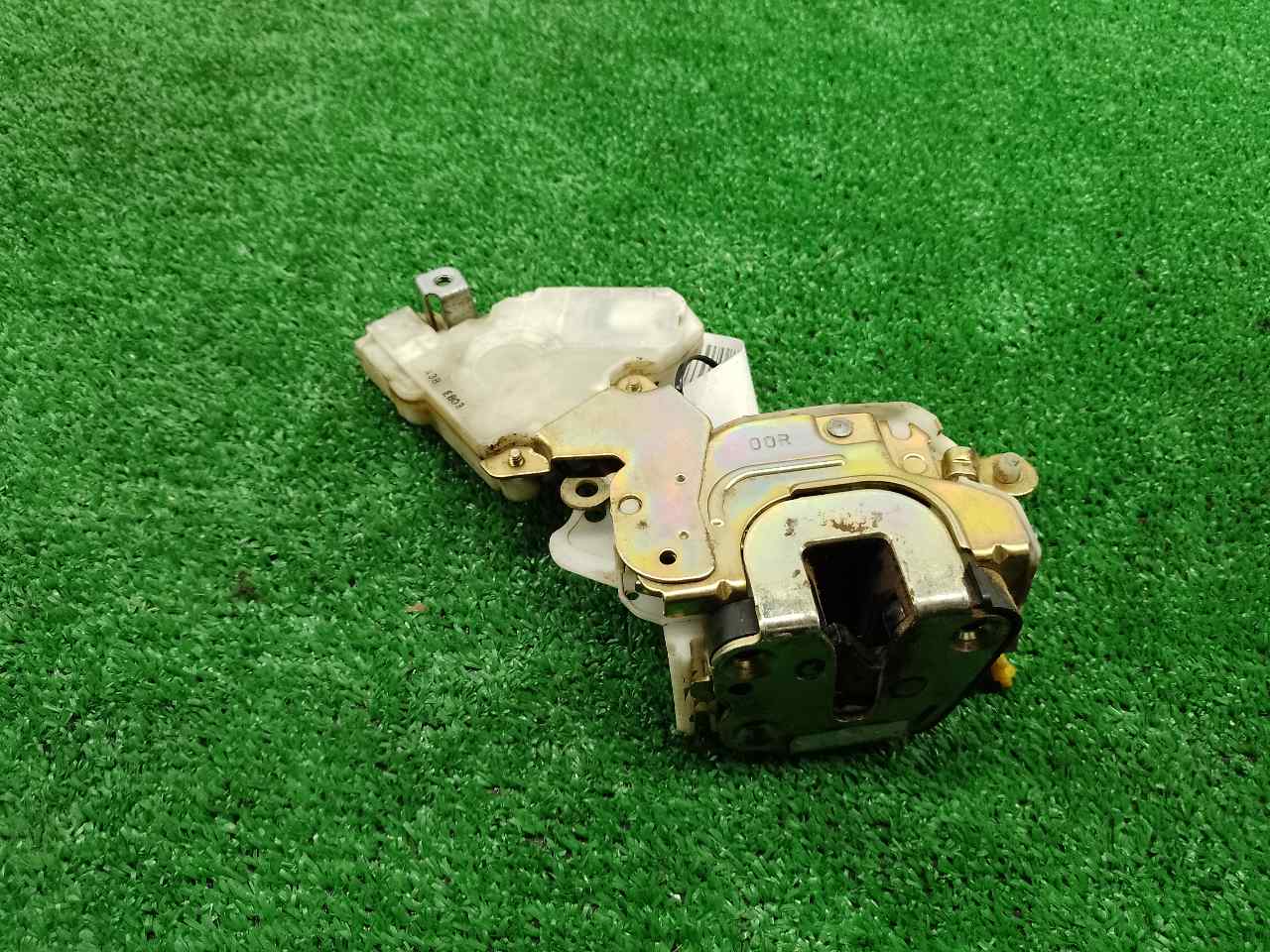 NISSAN Terrano 2 generation (1993-2006) Front Right Door Lock 8055291L66 23856875