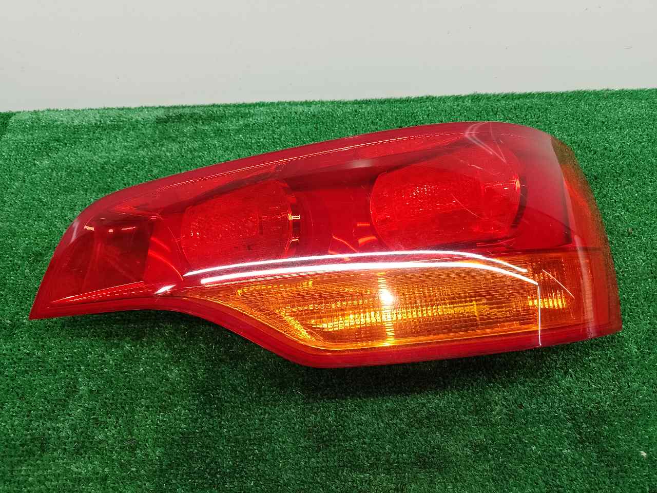 AUDI Q7 4L (2005-2015) Rear Right Taillight Lamp 24100460