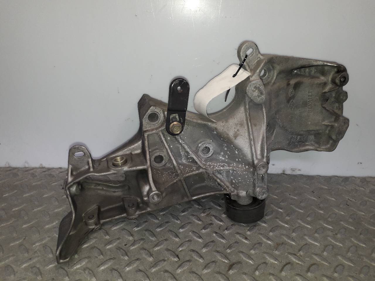 RENAULT Megane 1 generation (1995-2003) Alternator bracket 7700274249 23694283