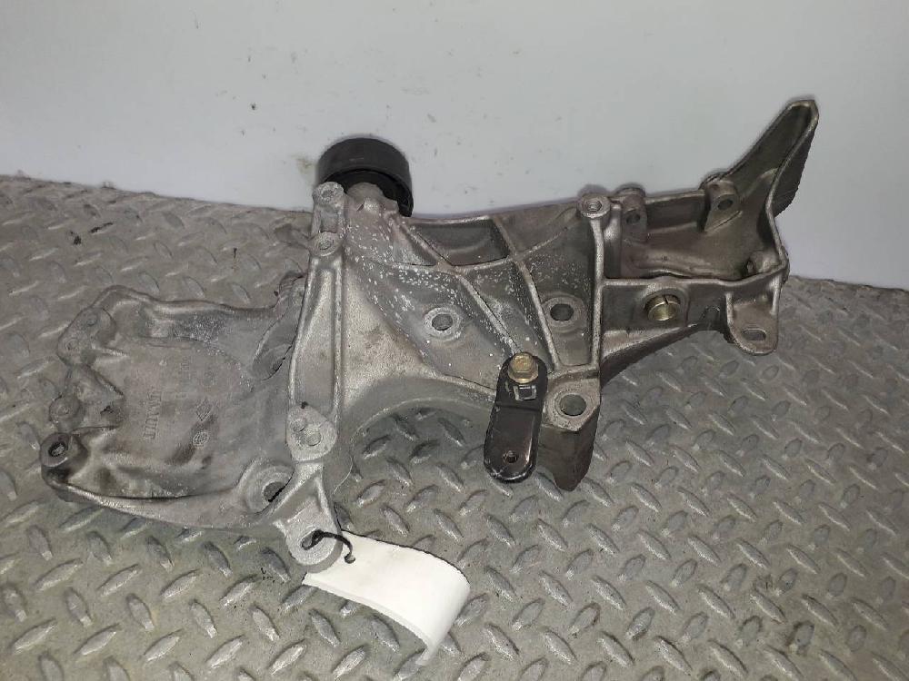 Soporte alternador K7M A7 7700274249 de Renault Megane i berlina hatchback (ba0) 1995-1999 90 CV con 92342 km - pieza usada